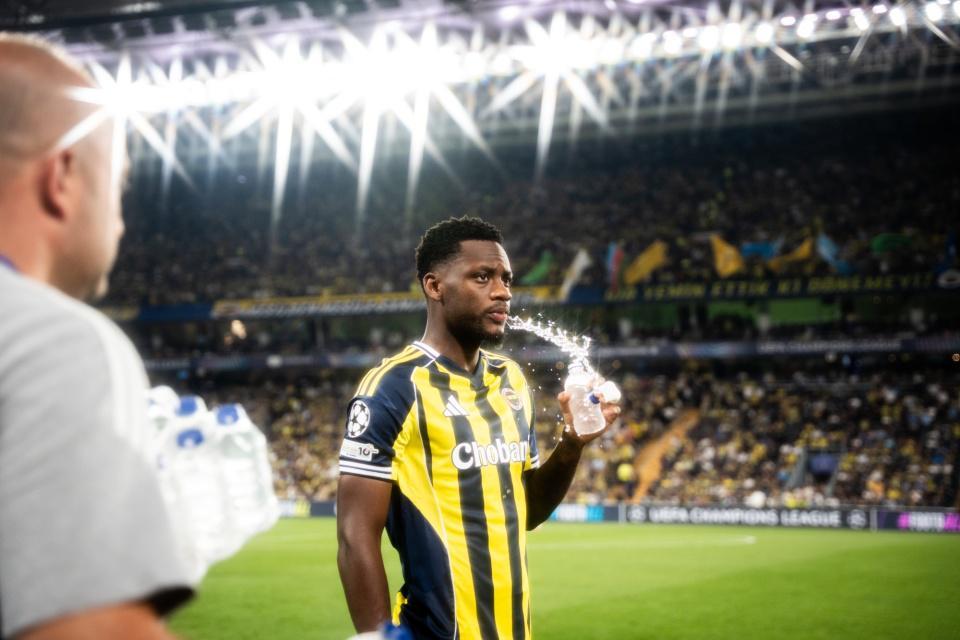 爱游戏平台-急速堕落！22岁天才不到1年2度租借 维拉天价卖掉他太明智